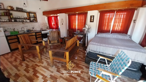 Venta De 4 Casas Con 2 Piletas Y Local En Cosquín, Cba.