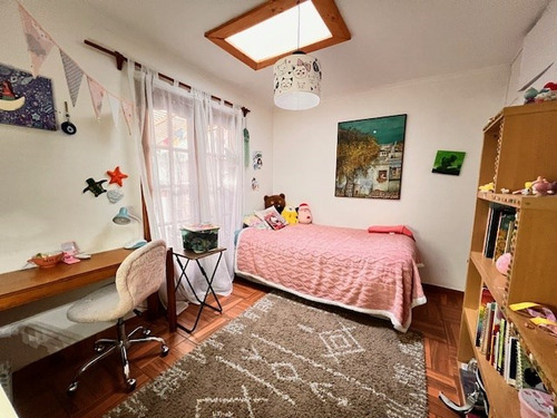 Casa En Venta De 5 Dorm. En Macul