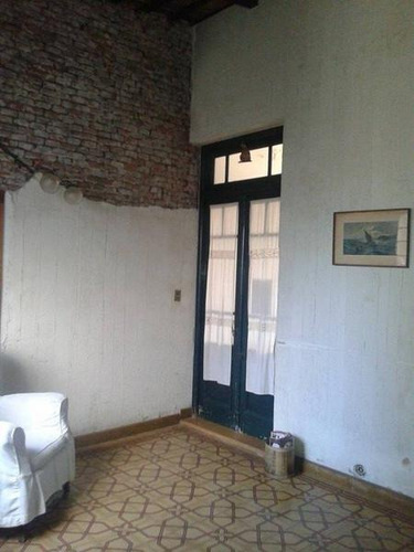 Imagen 4 de 23 de Excelente Casa Antigua De 4 Amb. Con Hermoso Patio.