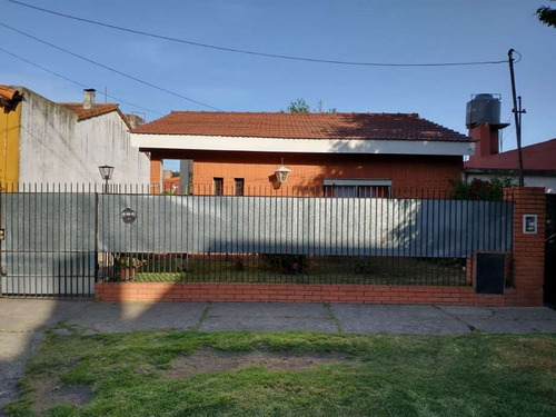 Casa En Venta En Castelar Sur