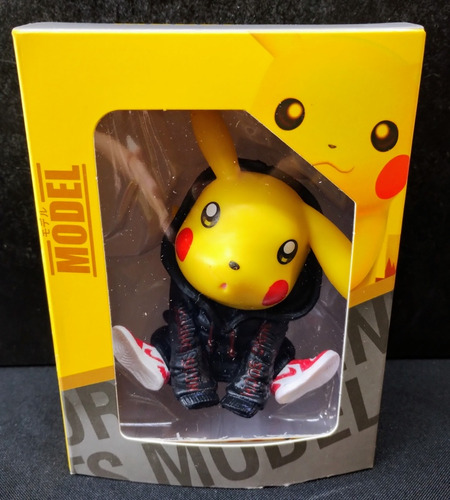 Figura Pikachu Con Sudadera Y Tenis Bootleg En Caja 10.5cm