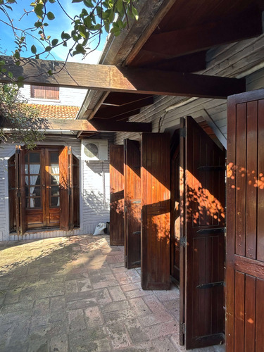 Casa Muy Funcional Con Gran Jardín Y Excelente Ubicación - Dueño Directo