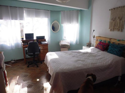Casa De Categoría En Excelente Ubicación! 4 Dormitorios