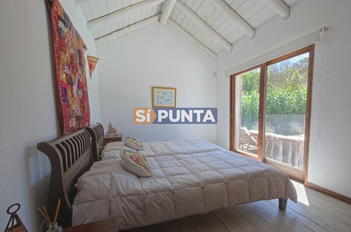 Imagen 19 de 30 de Casa En Venta De 4 Dormitorios En Punta Piedras A Metros Del Mar