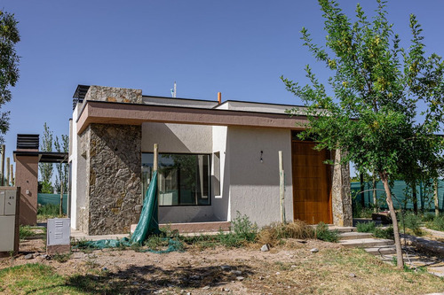 Casa A Estrenar En Barrio Privado La Luisa Lujan