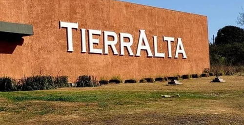 Lote Plano En Tierralta 801 M2 Con Movimiento De Suelo