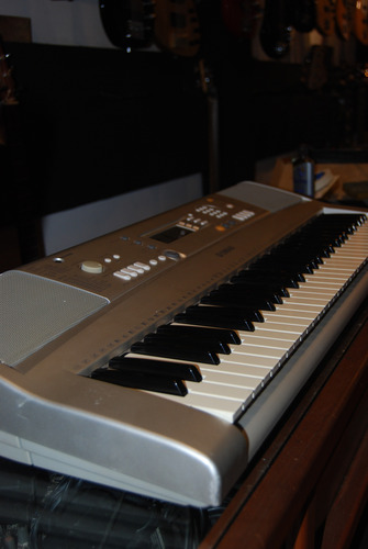 Teclado Yamaha Psr-e303 - Usado Cinza (Usado)