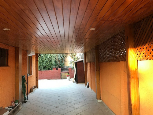 ¡espléndida Y Amplia Casa De 2 Pisos En Venta!