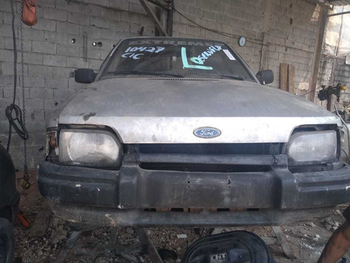 Imagem 2 de 5 de Ford Escort 1998 (somente Para Retirada De Peças)