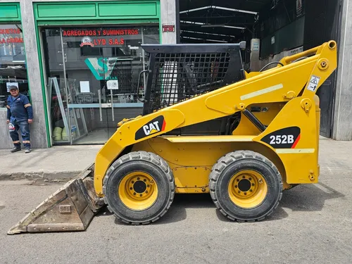 Minicargador Caterpillar 252b