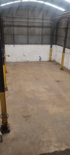 Galpon En Alquiler De 437 M2 - Puente Grúa - + 157 M2 Descubierto + Oficinas - Wilde