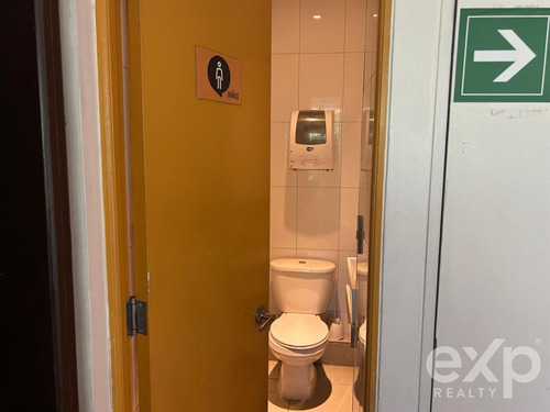 Local Comercial En Arriendo En Las Condes En Primer Piso