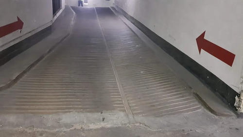 Imagen 8 de 9 de Dueño Vende / Permuta - Liquido Cochera U$s 9000 - Seguridad 24hs - Excelente Ubicacion