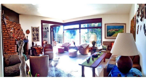 Excelente Localização Em Um Terreno De 2500m², Casa Com 700m², Peças Amplas. - 28-im408548