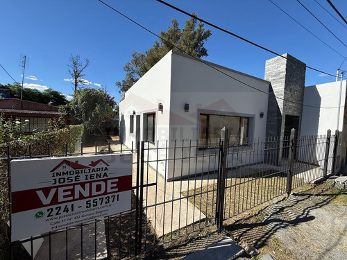 Casa En Venta 2 Dorm. A Estrenar! -calle 54 Nº 813 E/ Moreno (119) Y 121 General Belgrano.