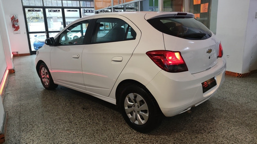 Imagen 4 de 12 de Chevrolet Onix 2019 1.4 Joy Ls