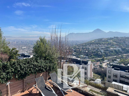 Casa En Venta En Condomio, 4 Dorm Mas Estar En Las Condes