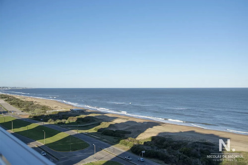 Apartamento De 3 Dormitorios En Torre Lobos Frente Al Mar, Playa Brava