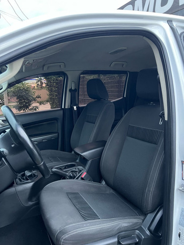 Ford Ranger 3.2 XLt mt6