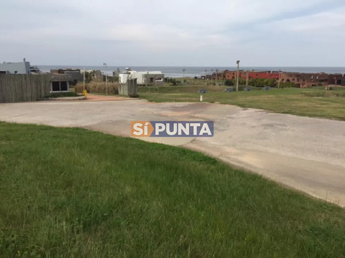 Terreno Con Una Ubicacion Espectacular Frente A La Plaza Donde Esta El Chorro Y Frente Al Complejo De Terrazas.