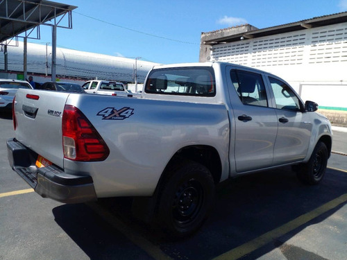 Imagem 3 de 9 de Toyota Hilux 2.8 Narrow 4x4 Cd 16v Diesel 4p Manual