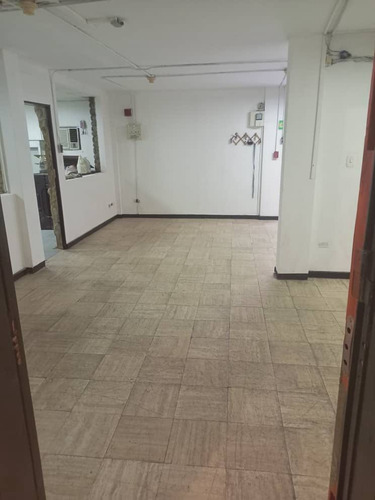 En Venta Casa Comercial En Los Dos Caminos. Sucre Caracas