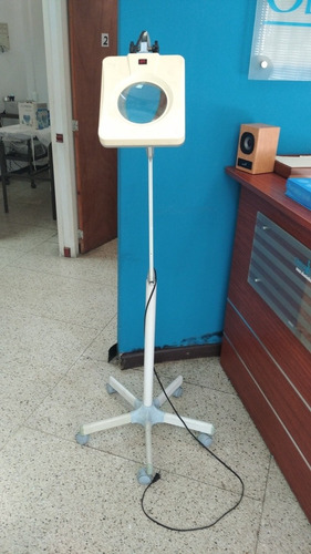 Imagen 2 de 4 de Lámpara Con Luz Led Y Lupa De 5x Para Limpieza Facial