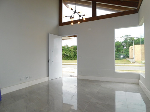 Casa Nova À Venda Em Condomínio Fechado De Peruíbe - Litoral