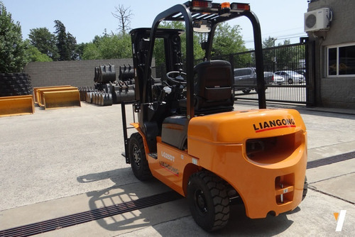 Autoelevador Liangong 25 Triple Torre 4,5m Levante 2.5tn