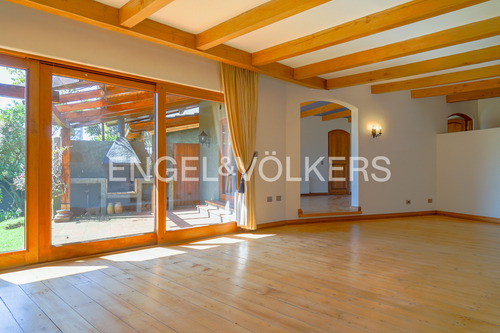 Acogedora Casa Estilo Colonial