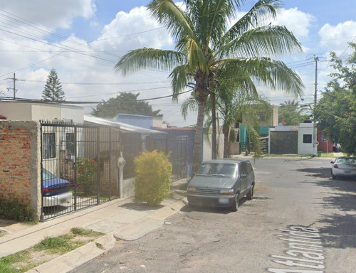 Sk17 Hermosa Casa En Venta, En Excelente Estado Ideal Para Iniciar Tu Patrimonio En Hacienda Santa Fe Tlajomulco,pago Accesible En 2 Exhibiciones, Solo Recursos Propios. No Infonavit