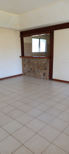 Casa De 3 Quartos E 5 Banheiros