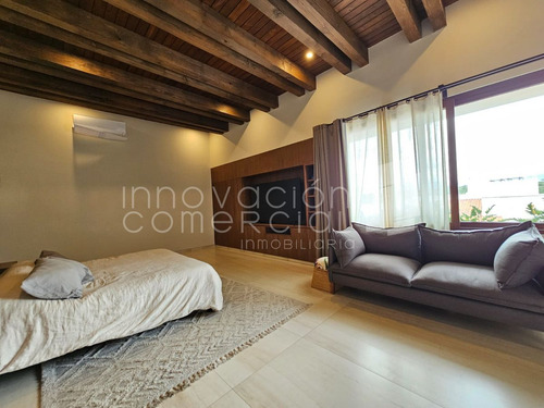 Casa En Venta En Misión San Jerónimo Con Acabados De Lujo