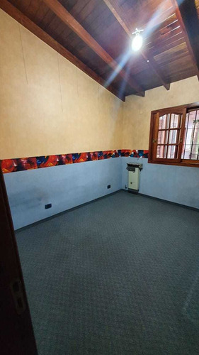 Imagen 4 de 14 de Venta Casa 3 Amb. Con Cochera
