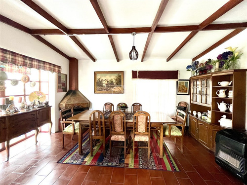 Casa En Venta De 5 Dorm. En Las Condes