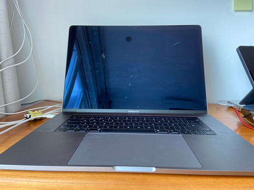 Macbook Pro 15 Pulgadas Modelo 2018 Touch Bar - Buen Estado