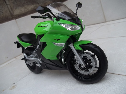 Kawasaki Ninja 1/10 Welly Moto A Escala