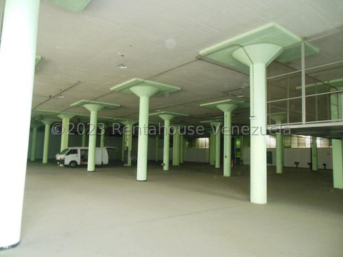Edificio Industrial Con Mucho Potencial En Venta En La Yaguara Smb 24-10718 Yy
