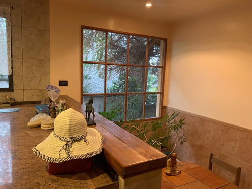 Casa En Venta De 4 Dorm. En Las Condes