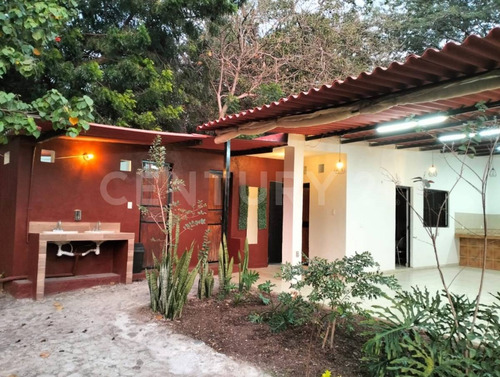 Se Renta Quinta Con Terraza En Km 1 Camino La Capacha, Colima