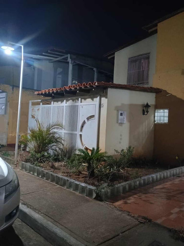 Se Alquila Townhouse En Cr Villa Guayana, Puerto Ordaz