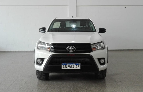 Imagen 2 de 13 de Toyota 2017 Hilux L/16 2.8 Dc 4x4 Tdi Lim At6