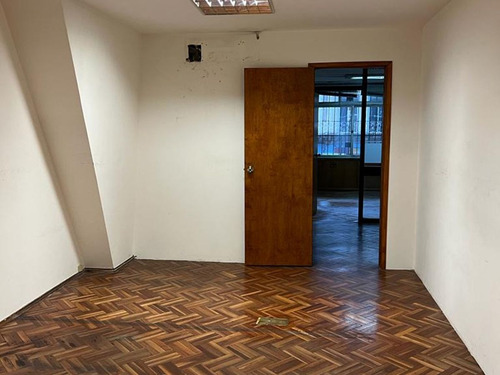 Estudio U Oficina En El Centro Ref. 8372 (ref: Cbr-810)