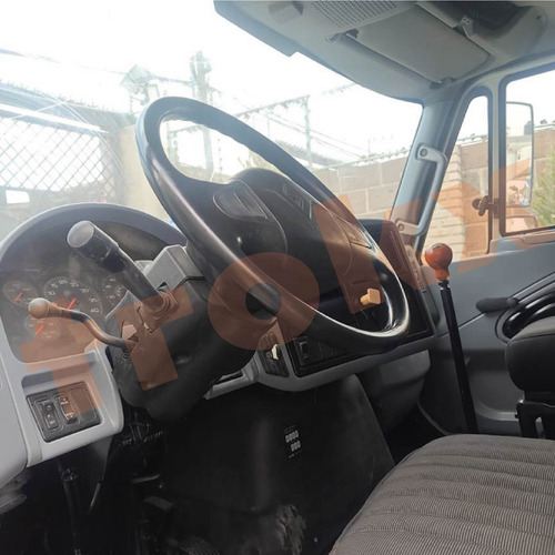 International 4300 Modelo 2013 Con Pipa De Acero Inoxidable