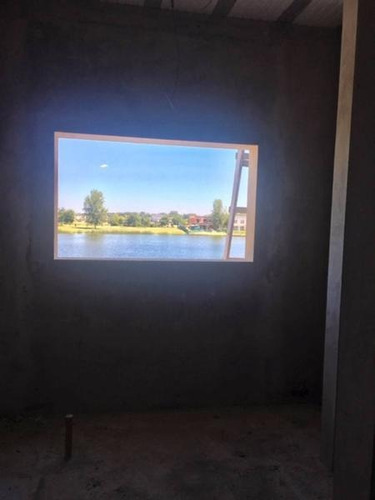 Imagen 10 de 12 de Lindisima Casa En Venta De 2 Pisos Con Pileta A La Laguna!