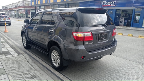 Toyota Fortuner 2011 2.7l 4x2