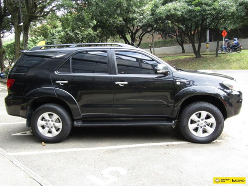 Toyota Fortuner Srv 3000 Cc At 4x4 Td