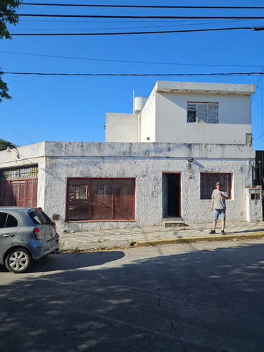 Amplio Local Esquina Con Departamento En Planta Alta, En Barrio Empalme. Aceptan Rodados.
