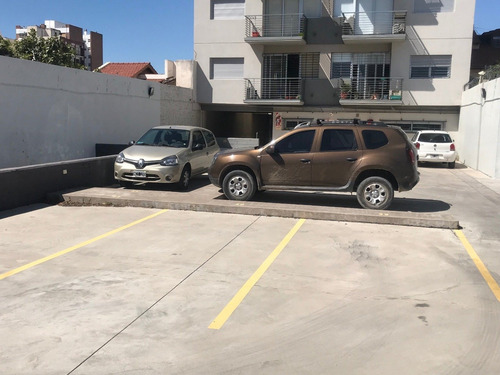 Imagen 3 de 8 de Cocheras En Paraguay 268