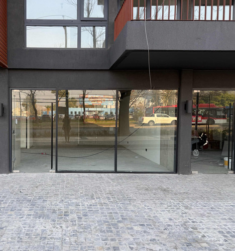 Se Arrienda Local Con Alto Flujo De Ventas Avda Las Condes.